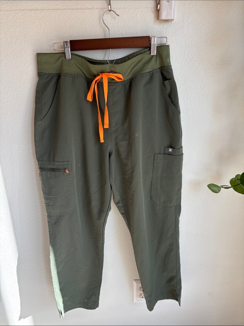 FIGS Womens Scrubs Moss Green Tech Pockets XL P
